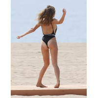 tove lo Tove-Lo-Nude-Ass-In-A-Swimsuit-kqr8guBU.jpg